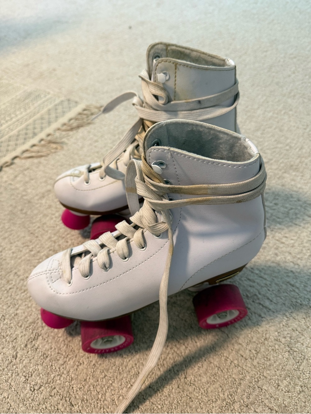 Women's White Lace-Up Heeled Roller Skates with Pink Wheels